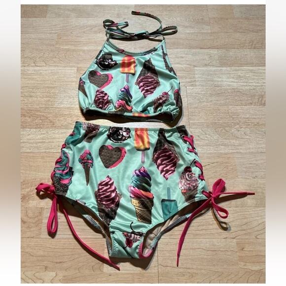 Pin-up Couture High Waisted Bikini - Picture 1 of 3